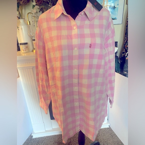 NWT. Pink and White Levi’s Flannel - Picture 1 of 5